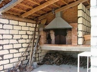 wood-burning oven for the garden